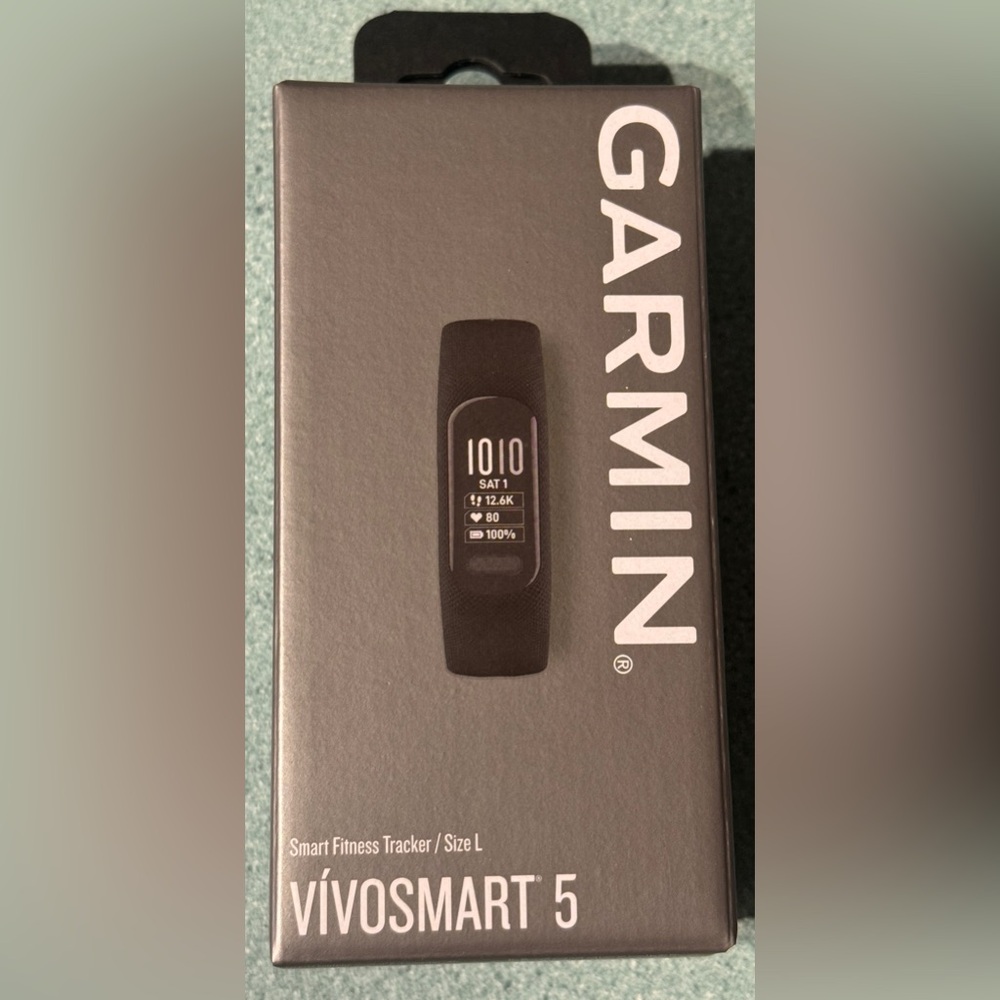 Garmin vívosmart® 5, Fitness Tracker (Black) with Digital Display and Wristband